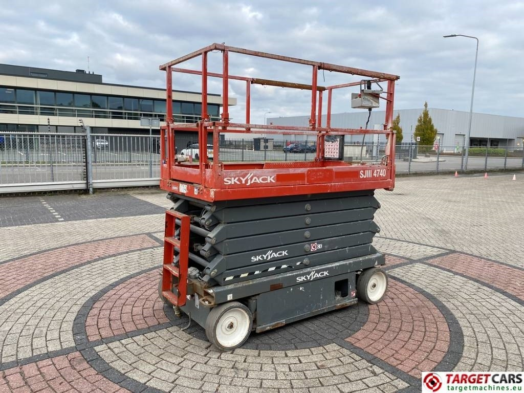 SkyJack SJIII-4740 Electric 4740 Scissor Work Lift 1380cm  - Ножничный подъемник: фото 3 SkyJack SJIII-4740 Electric 4740 Scissor Work Lift 1380cm  - Ножничный подъемник: фото 3
