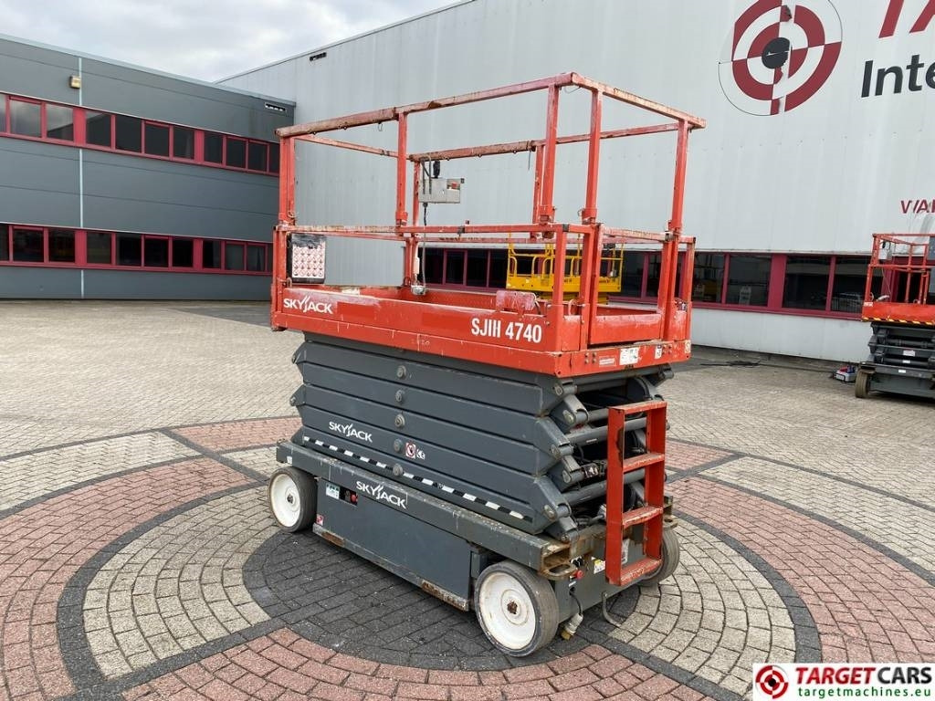 SkyJack SJIII-4740 Electric 4740 Scissor Work Lift 1380cm  - Ножничный подъемник: фото 4 SkyJack SJIII-4740 Electric 4740 Scissor Work Lift 1380cm  - Ножничный подъемник: фото 4