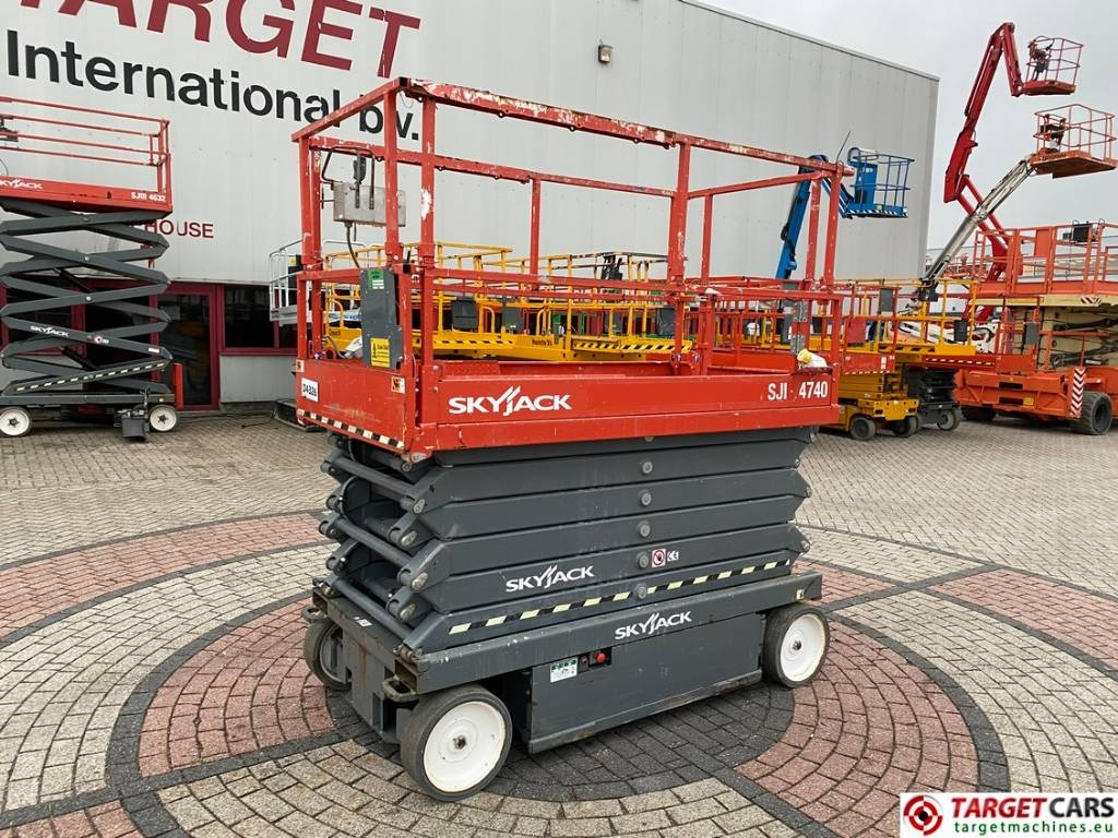 SkyJack SJIII-4740 Electric 4740 Scissor Work Lift 1380cm  - Ножничный подъемник: фото 1 SkyJack SJIII-4740 Electric 4740 Scissor Work Lift 1380cm  - Ножничный подъемник: фото 1