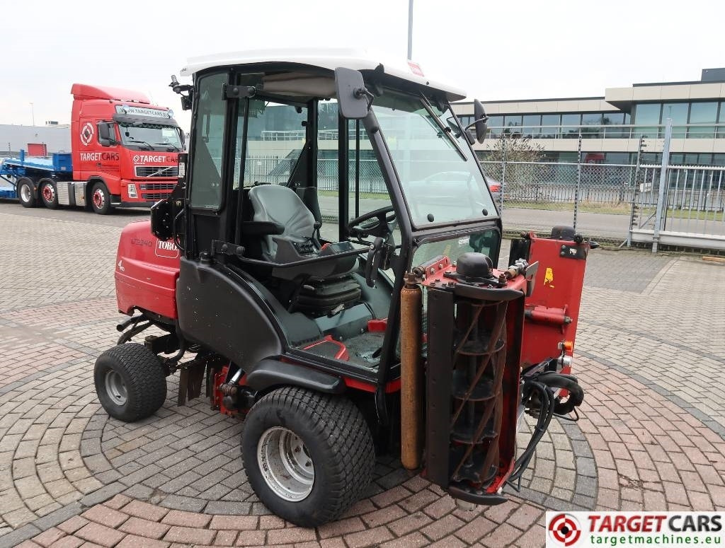 Toro LT3340 3-Gang Hydro 4WD Cylinder Reel Mower - Газонокосилка: фото 5 Toro LT3340 3-Gang Hydro 4WD Cylinder Reel Mower - Газонокосилка: фото 5