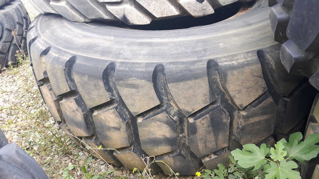 BRIDGESTONE 29/5R35 Pneumatici 29.5R35 in buone condizioni - Шина для Строительной техники: фото 2 BRIDGESTONE 29/5R35 Pneumatici 29.5R35 in buone condizioni - Шина для Строительной техники: фото 2