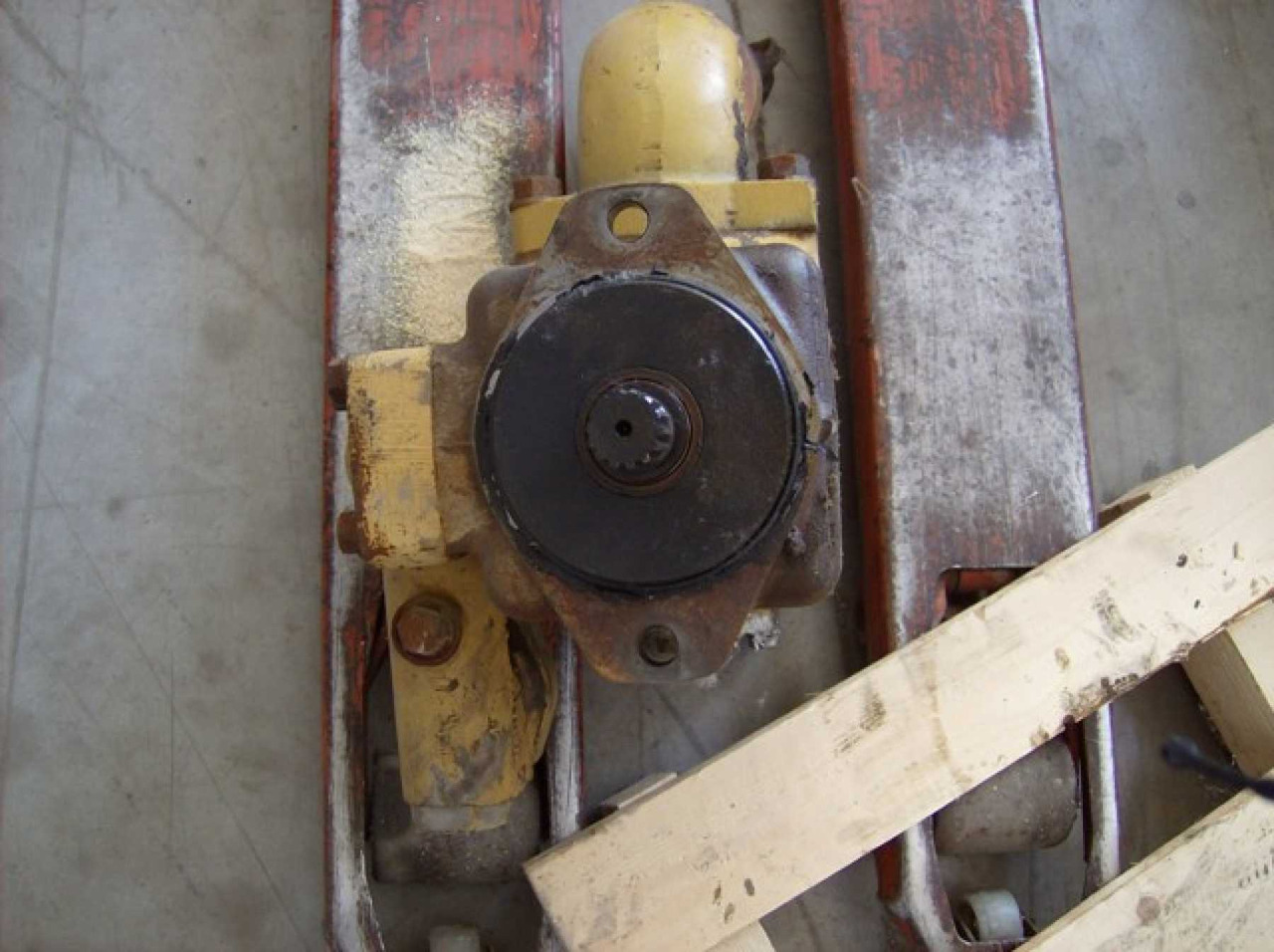 Caterpillar 826C Pompa idraulica di sterzo e movimentazione lama - Гидравлический насос для Строительной техники: фото 2 Caterpillar 826C Pompa idraulica di sterzo e movimentazione lama - Гидравлический насос для Строительной техники: фото 2