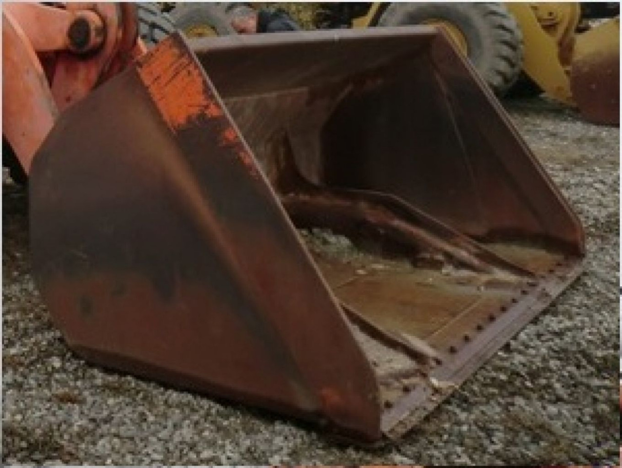 FIAT HITACHI W270 Benna ad alto ribaltamento, completo di salvatagliente. - Ковш для погрузчика: фото 1 FIAT HITACHI W270 Benna ad alto ribaltamento, completo di salvatagliente. - Ковш для погрузчика: фото 1