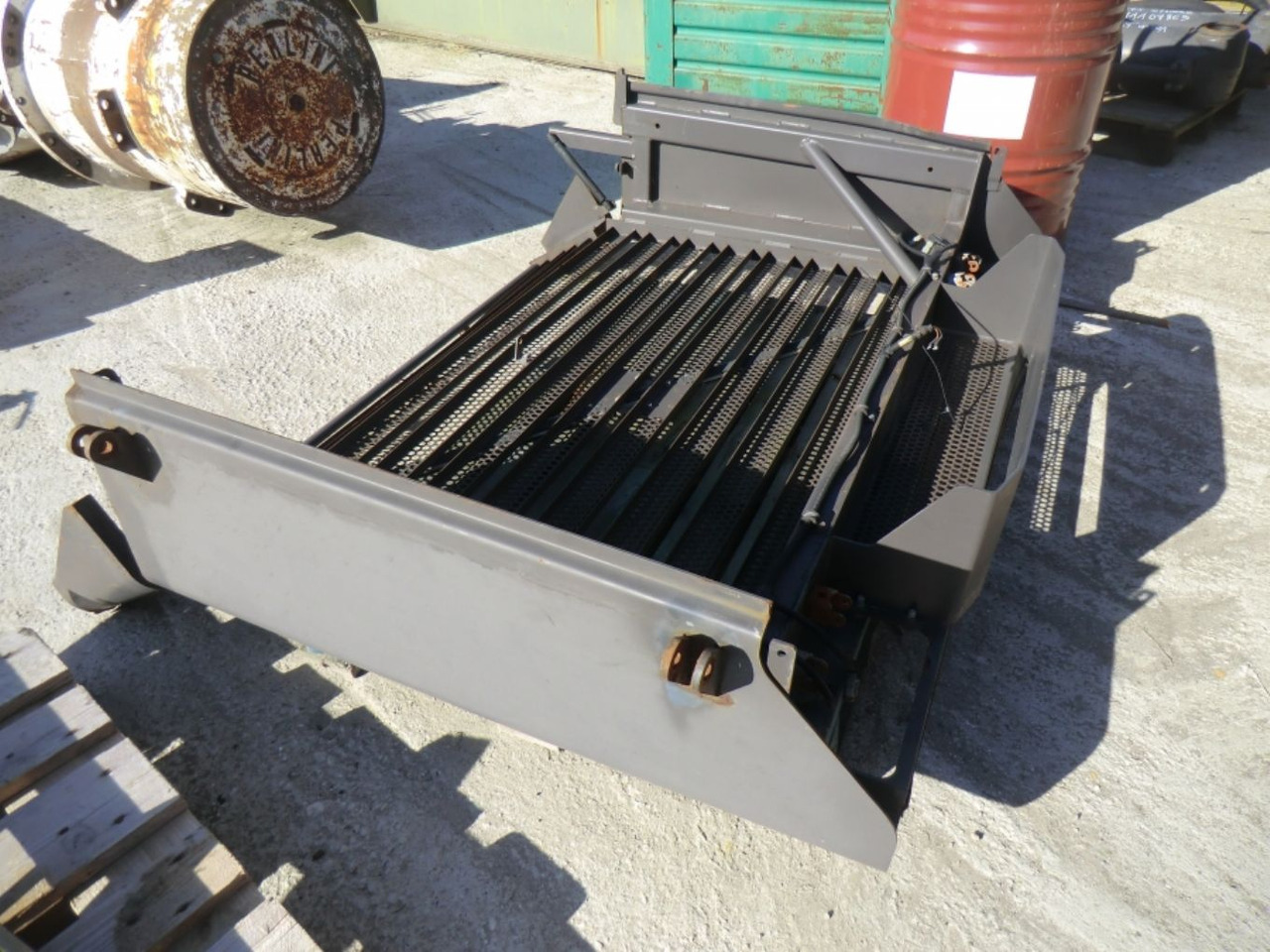 VOLVO L330E GRIGLIA - Решётка радиатора для Строительной техники: фото 2 VOLVO L330E GRIGLIA - Решётка радиатора для Строительной техники: фото 2