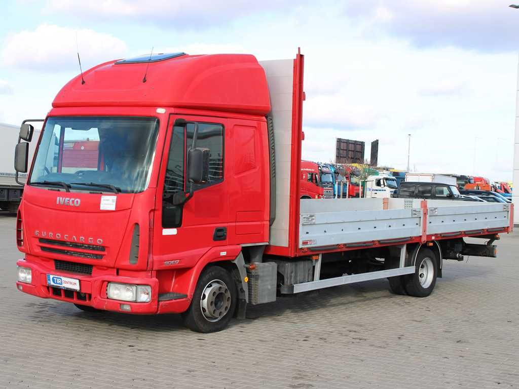 Iveco EUROCARGO ML 90E17, EURO 3, PNEU 80% - Тентованный грузовик: фото 1 Iveco EUROCARGO ML 90E17, EURO 3, PNEU 80% - Тентованный грузовик: фото 1