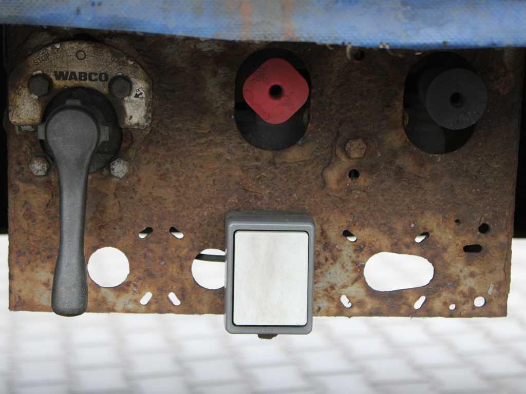 Тентованный полуприцеп Krone SD 04, LOWDECK, LIFTING AXLE, MULTILOCK, LIFTING ROOF: фото 7 Тентованный полуприцеп Krone SD 04, LOWDECK, LIFTING AXLE, MULTILOCK, LIFTING ROOF: фото 7