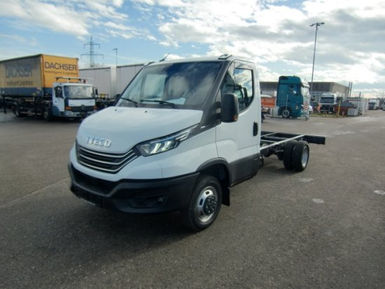 Iveco Daily 40 - 180 Fahrgestell, E6 Automatik 2 Stück verfügbar - Грузовик-шасси: фото 1 Iveco Daily 40 - 180 Fahrgestell, E6 Automatik 2 Stück verfügbar - Грузовик-шасси: фото 1