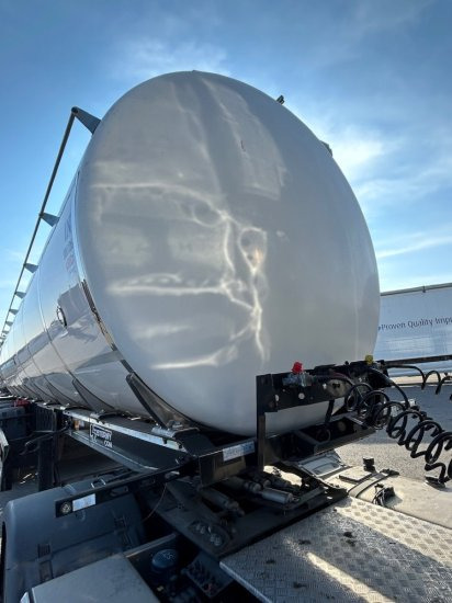 Kögel Lebensmitteltankauflieger 32000l 3 Kammern, Neu Aufgebaut!!! - Полуприцеп-цистерна: фото 2 Kögel Lebensmitteltankauflieger 32000l 3 Kammern, Neu Aufgebaut!!! - Полуприцеп-цистерна: фото 2
