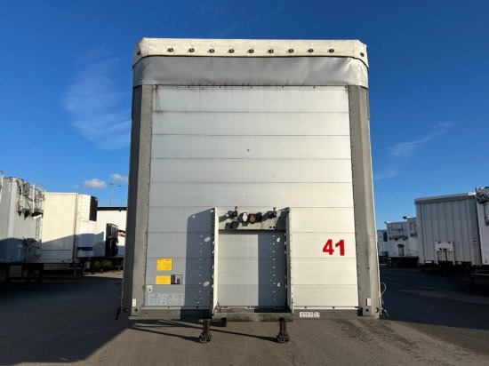 Schmitz SCB, Getränkeauflieger, Liftachse, Palettenkasten, XL-Zertifkat - Тентованный полуприцеп: фото 2 Schmitz SCB, Getränkeauflieger, Liftachse, Palettenkasten, XL-Zertifkat - Тентованный полуприцеп: фото 2