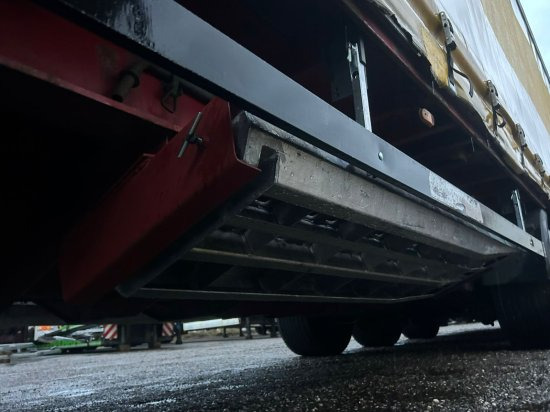 Тентованный полуприцеп Schwarzmüller ,Fahrzeugtransporter, Mulde + Hubdach,   Edscha-Verdeck, Auffahrtsrampen: фото 9