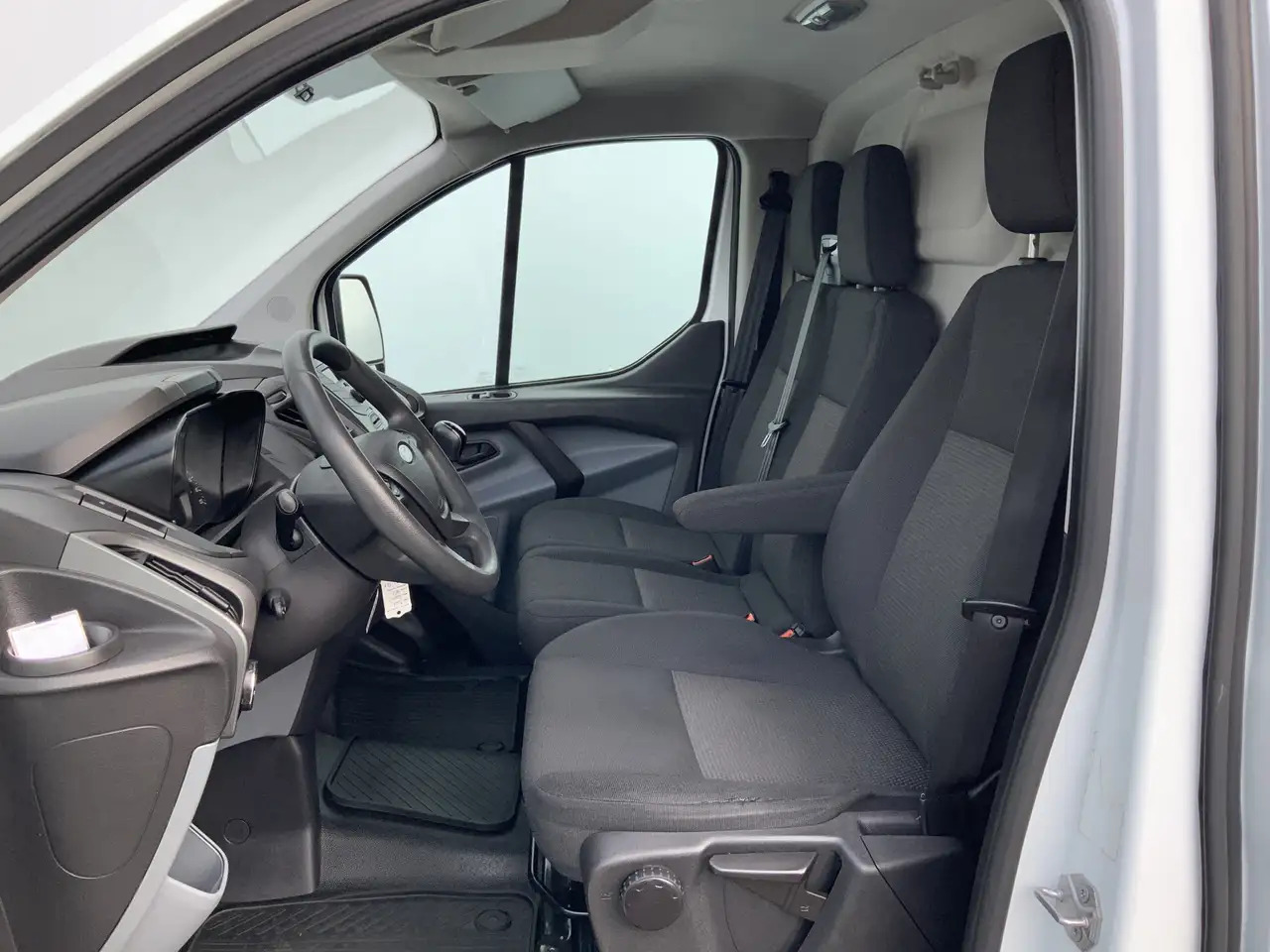 Ford Transit Custom 270 2.2 TDCI L1H1 Economy Edition Airco Cruise 3 Z - Цельнометаллический фургон: фото 4 Ford Transit Custom 270 2.2 TDCI L1H1 Economy Edition Airco Cruise 3 Z - Цельнометаллический фургон: фото 4