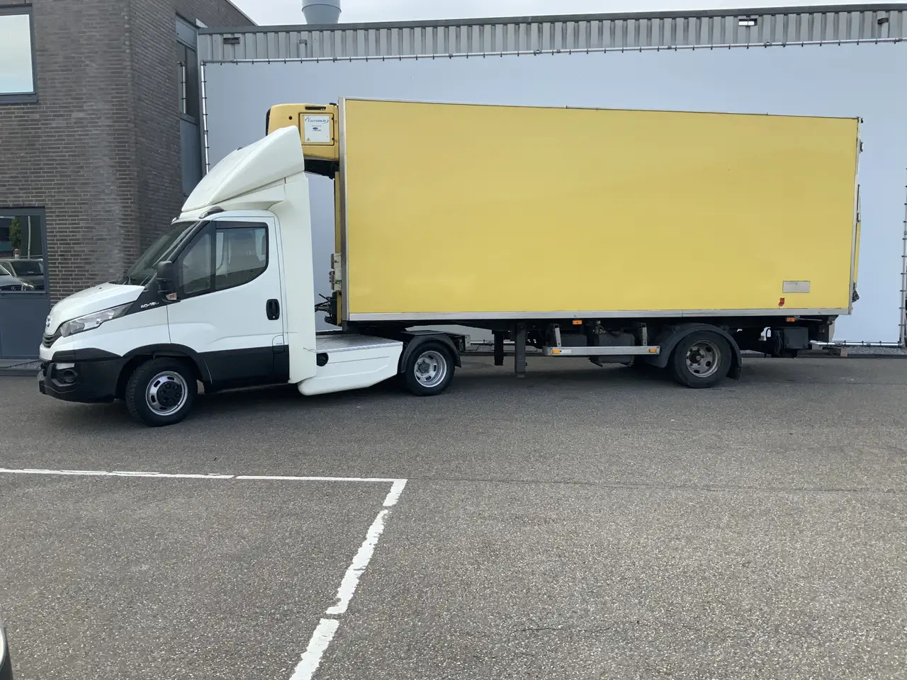 Iveco 40C18 B.E Trekker & Koel Trailer & Laadklep Bakmaa - Малотоннажный седельный тягач, Полуприцеп-рефрижератор: фото 2 Iveco 40C18 B.E Trekker & Koel Trailer & Laadklep Bakmaa - Малотоннажный седельный тягач, Полуприцеп-рефрижератор: фото 2