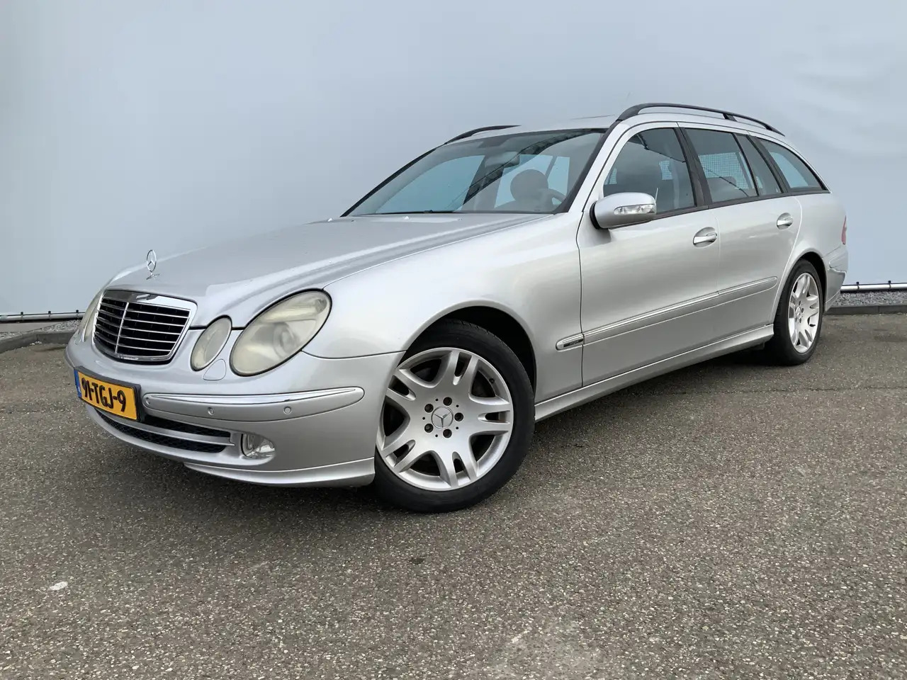 Mercedes-Benz E 500 Combi V8 Elegance 4-Matic airmatic,full option - Универсал: фото 1 Mercedes-Benz E 500 Combi V8 Elegance 4-Matic airmatic,full option - Универсал: фото 1