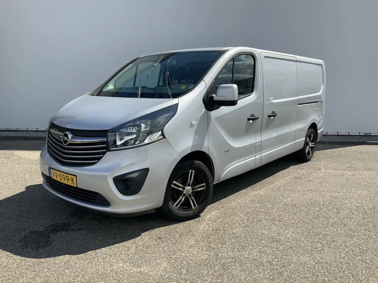 Opel Vivaro 1.6 CDTI L2H1 Sport EcoFlex (MOTOR DEFECT !!!!)Air - Цельнометаллический фургон: фото 1 Opel Vivaro 1.6 CDTI L2H1 Sport EcoFlex (MOTOR DEFECT !!!!)Air - Цельнометаллический фургон: фото 1