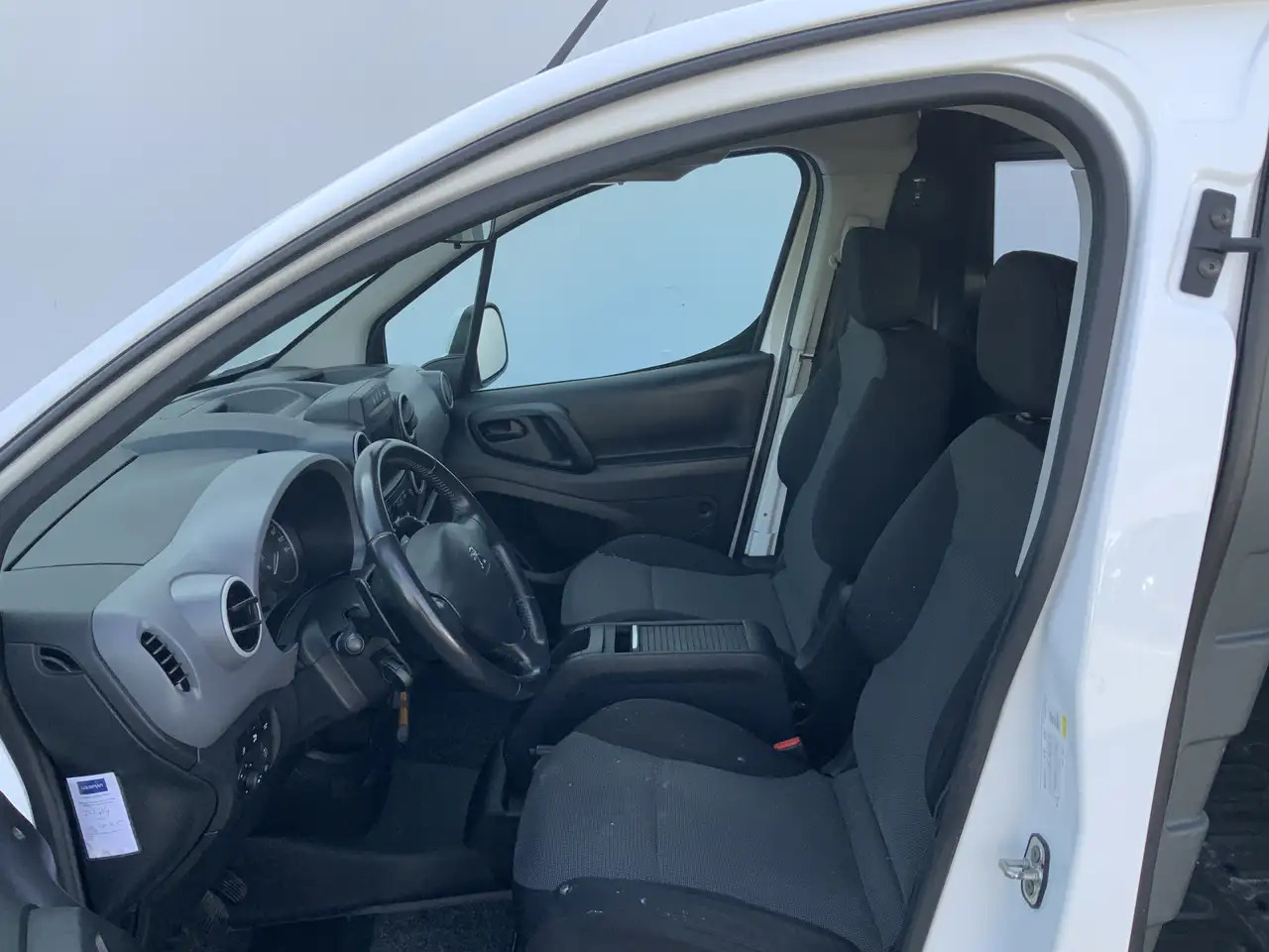 Peugeot Partner 122 1.6 BlueHDi Automaat hapert !!!100 L1 Premium - Легковой фургон: фото 5 Peugeot Partner 122 1.6 BlueHDi Automaat hapert !!!100 L1 Premium - Легковой фургон: фото 5