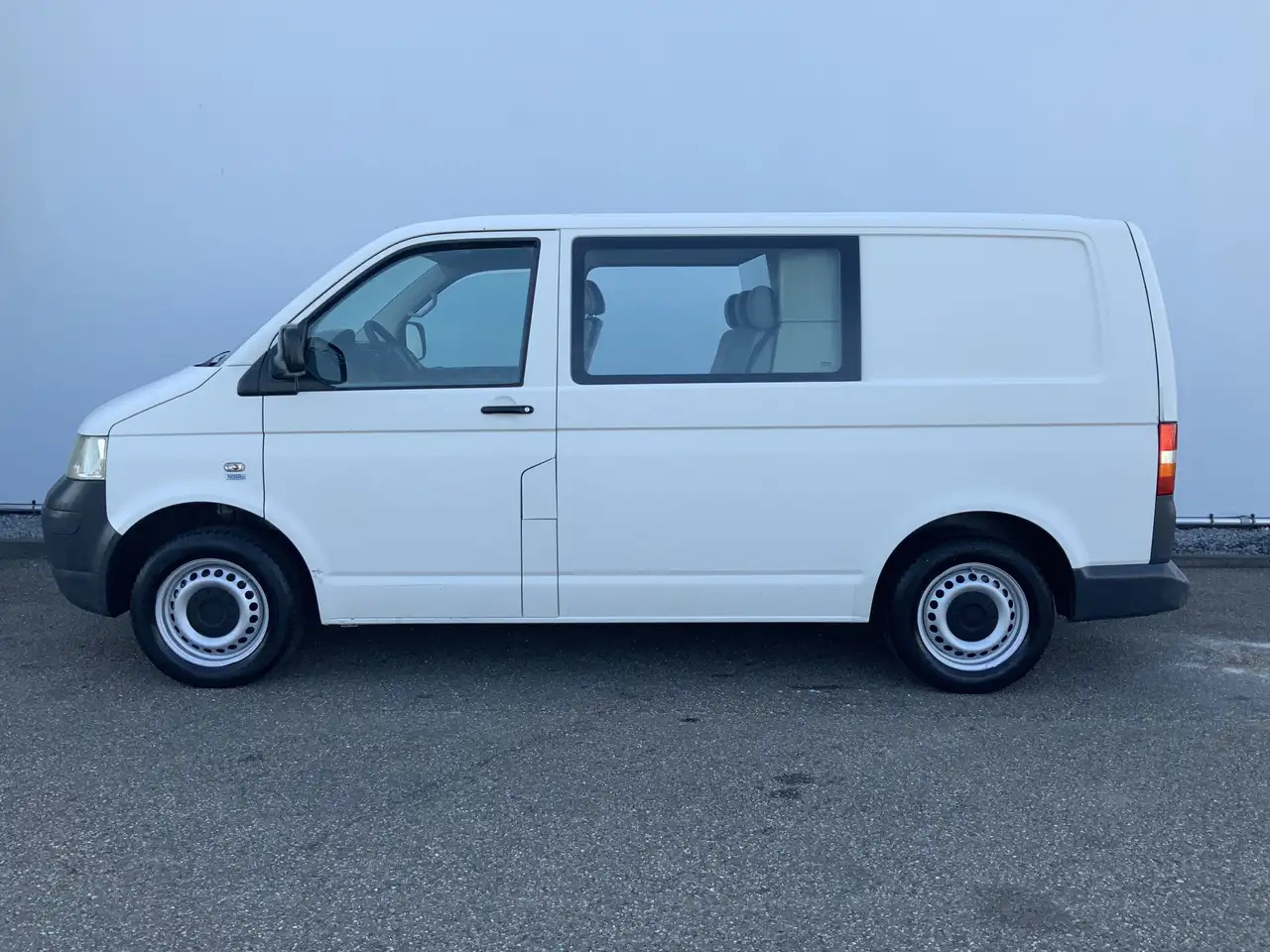 Volkswagen T5 Transporter 2.5 TDI 300 Budgetline Automaat DubCab Airco Trekh - Грузопассажирский фургон: фото 3 Volkswagen T5 Transporter 2.5 TDI 300 Budgetline Automaat DubCab Airco Trekh - Грузопассажирский фургон: фото 3