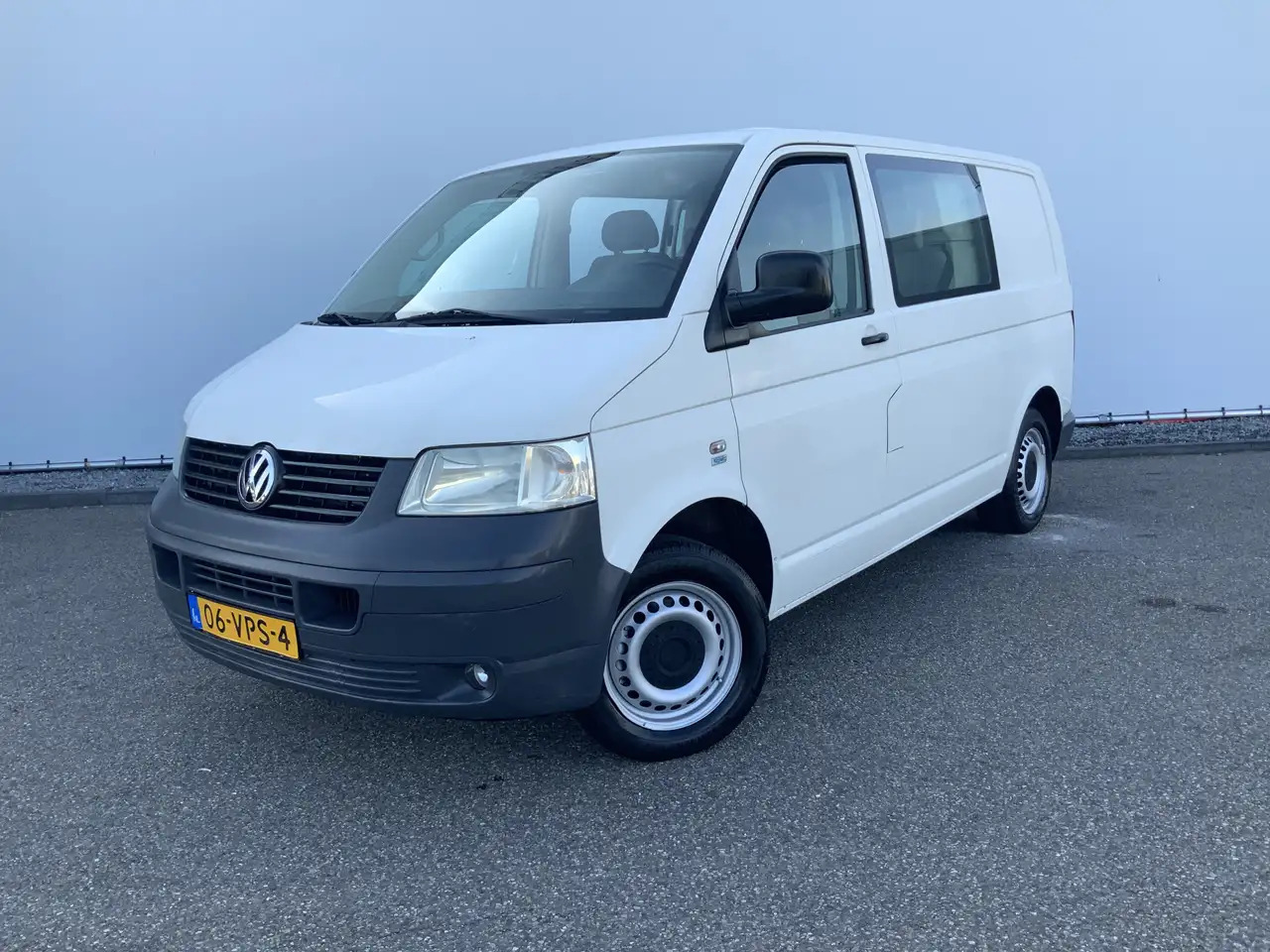 Volkswagen T5 Transporter 2.5 TDI 300 Budgetline Automaat DubCab Airco Trekh - Грузопассажирский фургон: фото 1 Volkswagen T5 Transporter 2.5 TDI 300 Budgetline Automaat DubCab Airco Trekh - Грузопассажирский фургон: фото 1