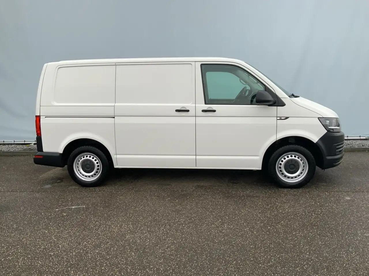 Volkswagen T6 Transporter 2.0 TDI L1H1 Comfortline Airco Navi Trekhaak 2200 - Цельнометаллический фургон: фото 4 Volkswagen T6 Transporter 2.0 TDI L1H1 Comfortline Airco Navi Trekhaak 2200 - Цельнометаллический фургон: фото 4