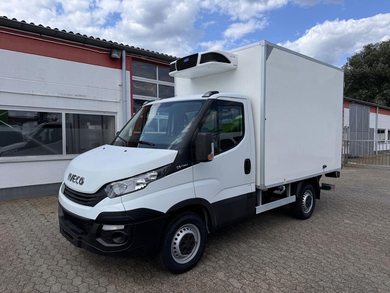 IVECO Daily 35S14 Tiefkühlkoffer Carrier Pulsor 350 LBW EURO 6 - Фургон-рефрижератор: фото 1 IVECO Daily 35S14 Tiefkühlkoffer Carrier Pulsor 350 LBW EURO 6 - Фургон-рефрижератор: фото 1
