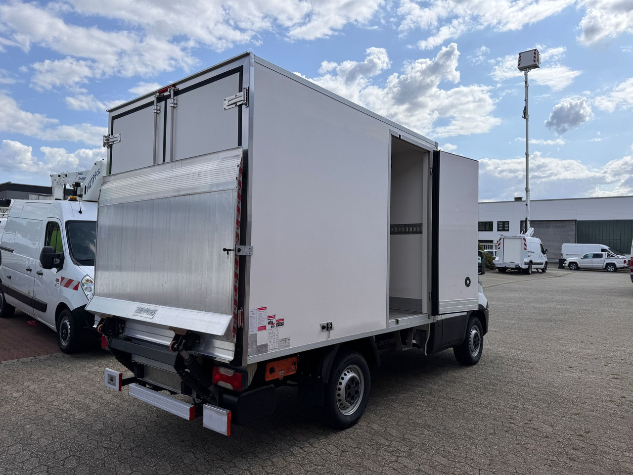 IVECO Daily 35S14 Tiefkühlkoffer Carrier Pulsor 350 LBW EURO 6 - Фургон-рефрижератор: фото 4 IVECO Daily 35S14 Tiefkühlkoffer Carrier Pulsor 350 LBW EURO 6 - Фургон-рефрижератор: фото 4