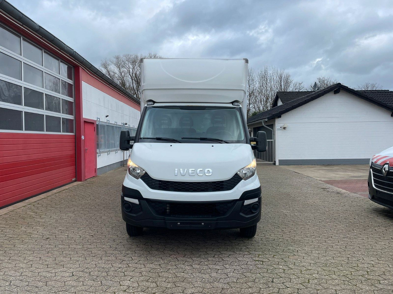 Iveco Daily Koffer 4.2m Ladebordwand Dhollandia Klima - Фургон с закрытым кузовом: фото 2 Iveco Daily Koffer 4.2m Ladebordwand Dhollandia Klima - Фургон с закрытым кузовом: фото 2