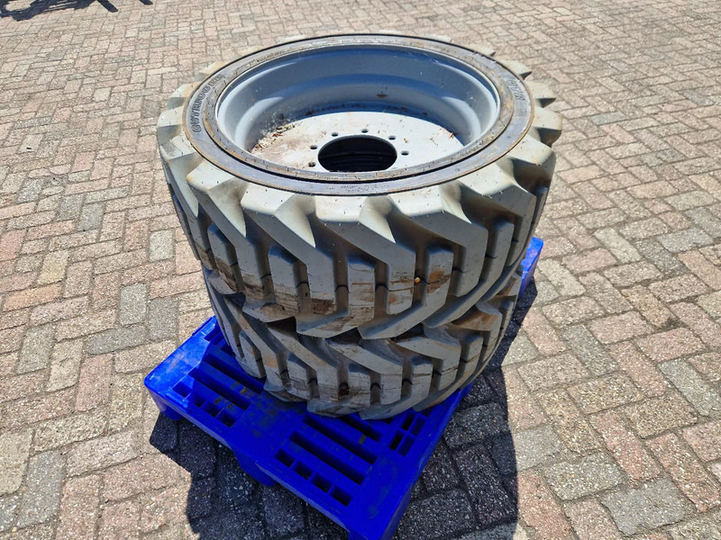 Onbekend 3x nieuwe OUTRIGGER volgeschuimde hoogwerkerband met velg - Шина: фото 2 Onbekend 3x nieuwe OUTRIGGER volgeschuimde hoogwerkerband met velg - Шина: фото 2