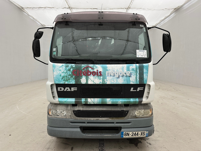 DAF LF55.210 - Грузовик бортовой/ Платформа, Автоманипулятор: фото 2 DAF LF55.210 - Грузовик бортовой/ Платформа, Автоманипулятор: фото 2