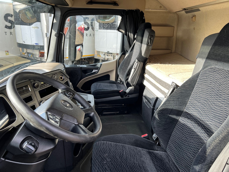 Фото интерьера 1: Тягач Mercedes-Benz Actros 1845 Bigspace