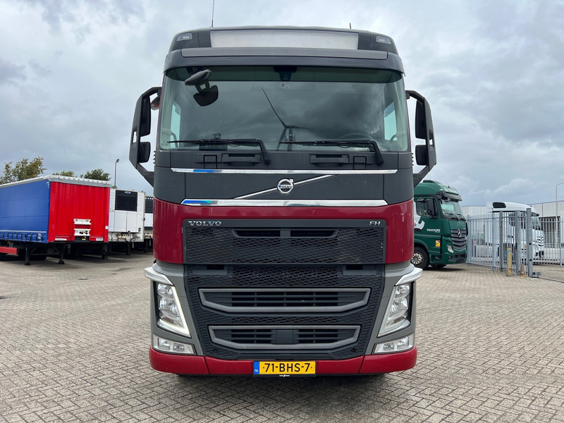 Volvo FH13.420 Globetrotter - ADR - Тягач: фото 2 Volvo FH13.420 Globetrotter - ADR - Тягач: фото 2