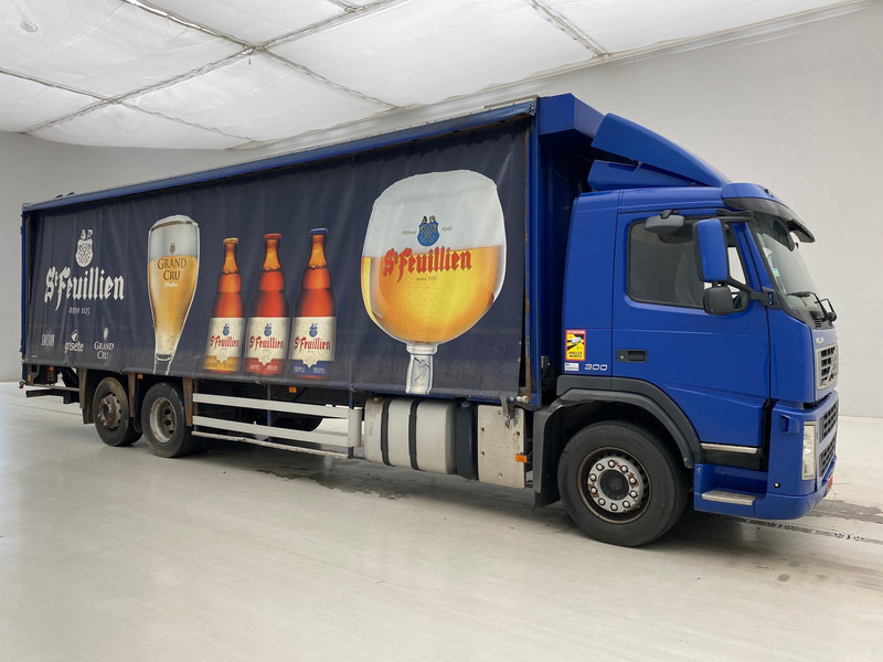 Volvo FM 300 - 6x2* - Тентованный грузовик: фото 3 Volvo FM 300 - 6x2* - Тентованный грузовик: фото 3