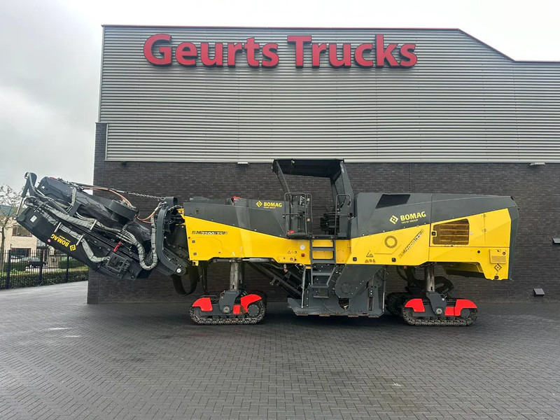 Bomag BM 2200/75 ASFALTFREES / ASPHALT MILLING MACHINE / COLD PLANER - Асфальтоукладочная техника: фото 1 Bomag BM 2200/75 ASFALTFREES / ASPHALT MILLING MACHINE / COLD PLANER - Асфальтоукладочная техника: фото 1