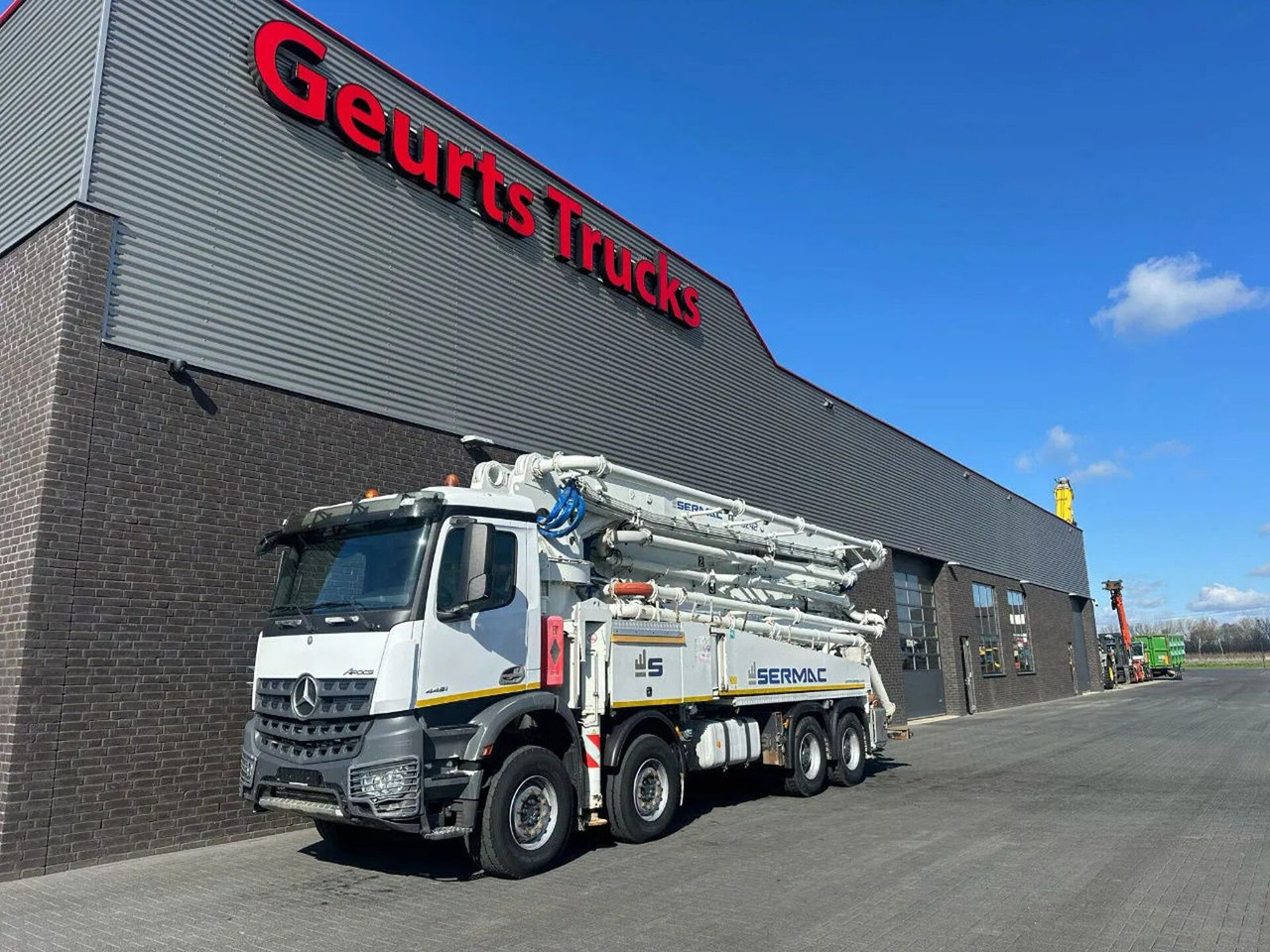 Mercedes-Benz Arocs 4451 8X4 + SERMAC 5Z42 BETONPOMP/BETONPUMP - Автобетононасос: фото 2 Mercedes-Benz Arocs 4451 8X4 + SERMAC 5Z42 BETONPOMP/BETONPUMP - Автобетононасос: фото 2