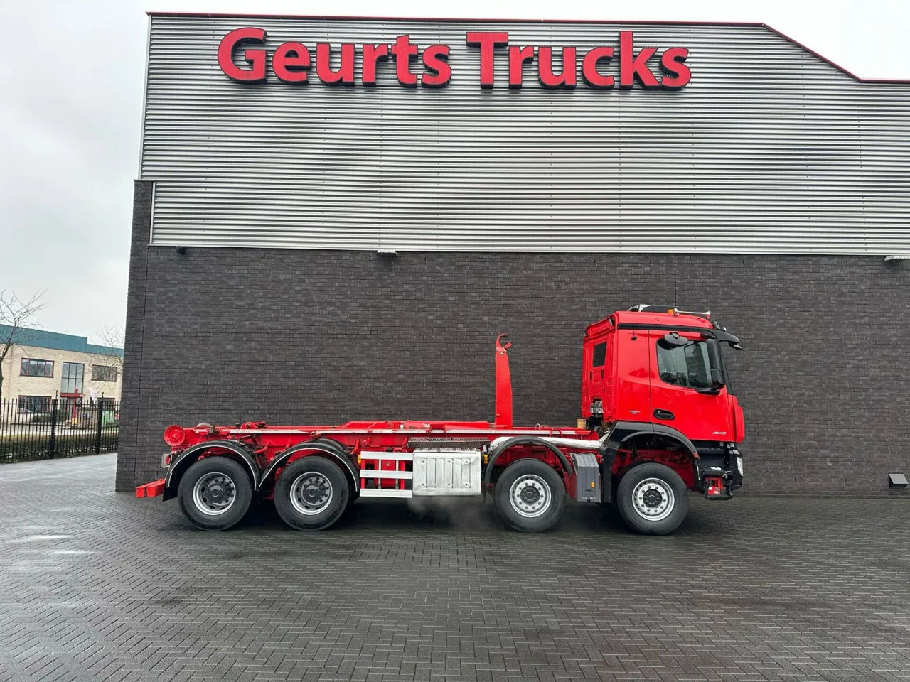 Mercedes-Benz Arocs 8X4 VDL S-30-6600 HAAKARMSYSTEEM/ABROLLKIP - Крюковой мультилифт: фото 4 Mercedes-Benz Arocs 8X4 VDL S-30-6600 HAAKARMSYSTEEM/ABROLLKIP - Крюковой мультилифт: фото 4