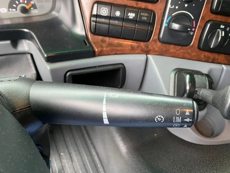 Тягач Mercedes-Benz Actros 4360 V8 8X6 V8 SLT TITAN HEAVY DUTY TRACTOR 250 TON: фото 17 Тягач Mercedes-Benz Actros 4360 V8 8X6 V8 SLT TITAN HEAVY DUTY TRACTOR 250 TON: фото 17