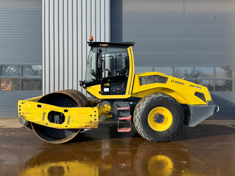 Bomag BW213D-5 - Каток: фото 1 Bomag BW213D-5 - Каток: фото 1
