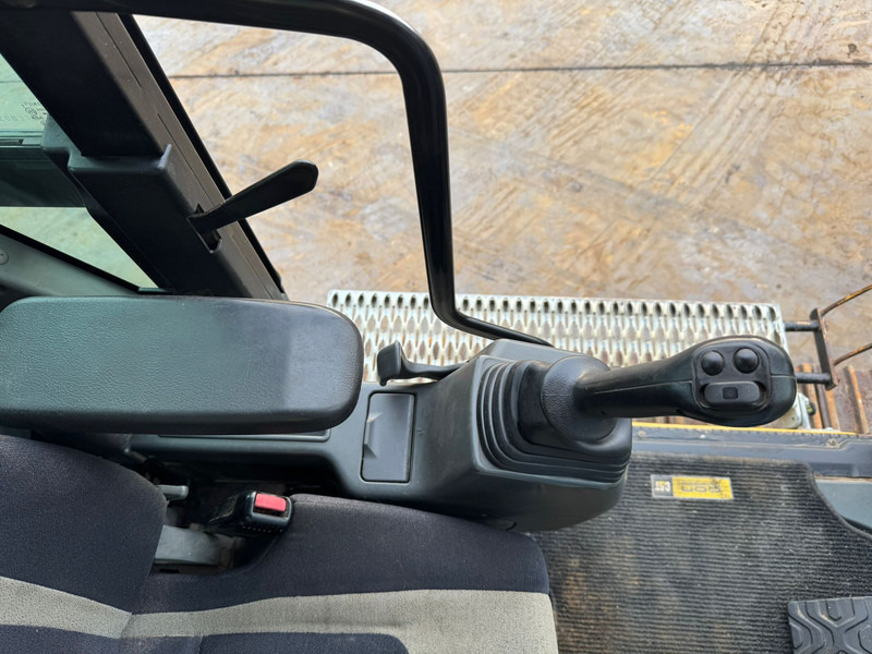 Гусеничный экскаватор Caterpillar 319DL: фото 19