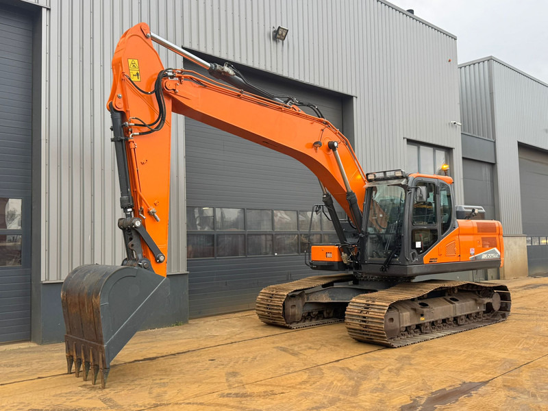 Doosan DX225LC-7 - Гусеничный экскаватор: фото 2 Doosan DX225LC-7 - Гусеничный экскаватор: фото 2