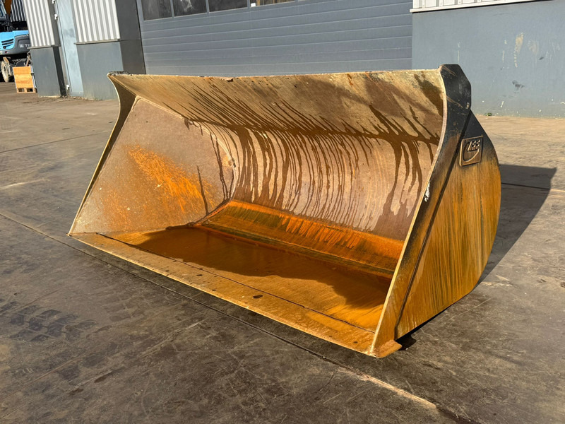 ZFE Side-Tilting bucket for CAT 908 SW - Ковш: фото 1 ZFE Side-Tilting bucket for CAT 908 SW - Ковш: фото 1