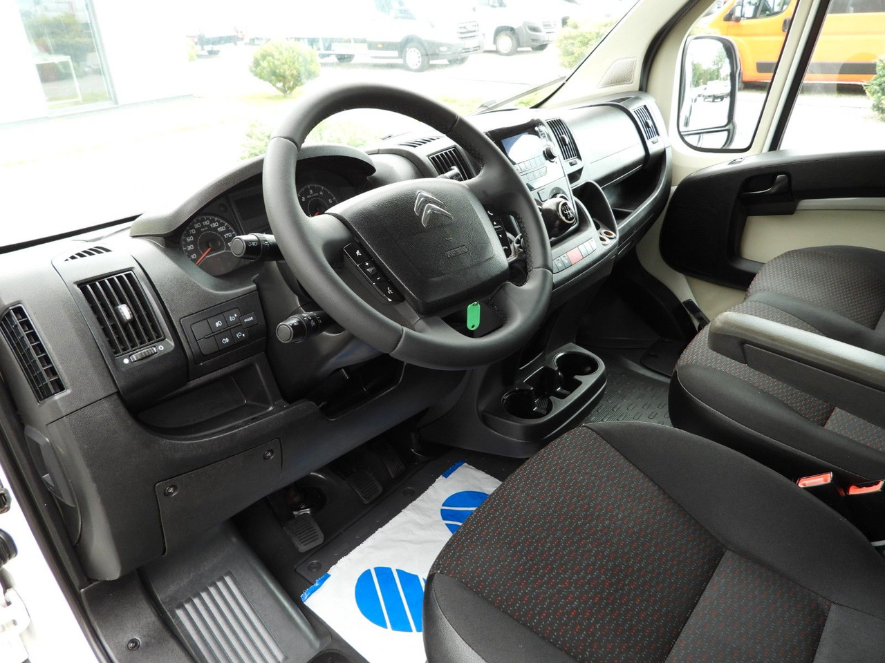 Citroën JUMPER PRITSCHE DOPPELKABINE DOKA 7 SITZE - Малотоннажный бортовой грузовик, Грузопассажирский фургон: фото 2 Citroën JUMPER PRITSCHE DOPPELKABINE DOKA 7 SITZE - Малотоннажный бортовой грузовик, Грузопассажирский фургон: фото 2