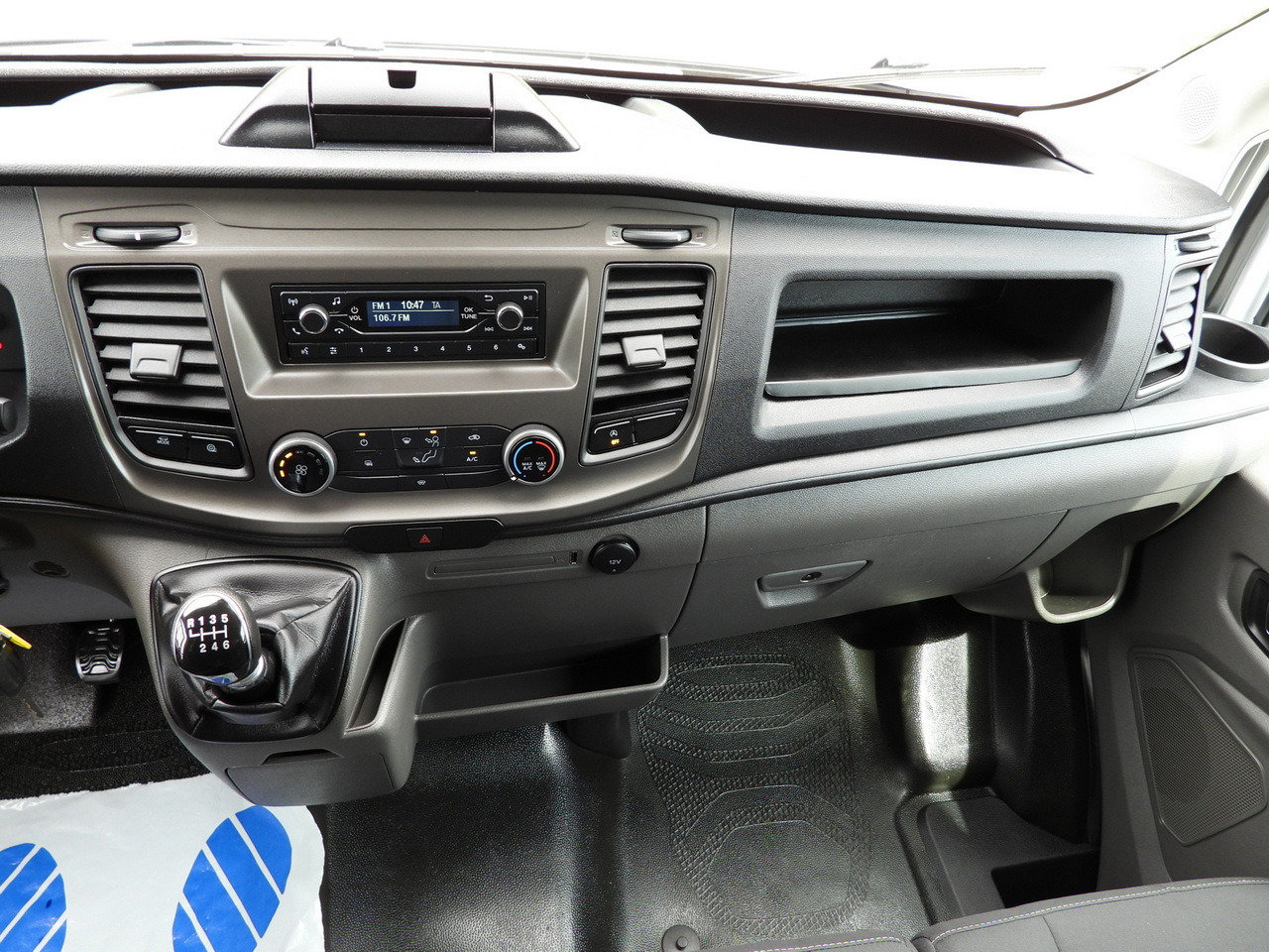 Фургон с закрытым кузовом FORD TRANSIT BOX 8 PALLETS CRUISE CONTROL AIR CONDITIONING 130HP: фото 34 Фургон с закрытым кузовом FORD TRANSIT BOX 8 PALLETS CRUISE CONTROL AIR CONDITIONING 130HP: фото 34