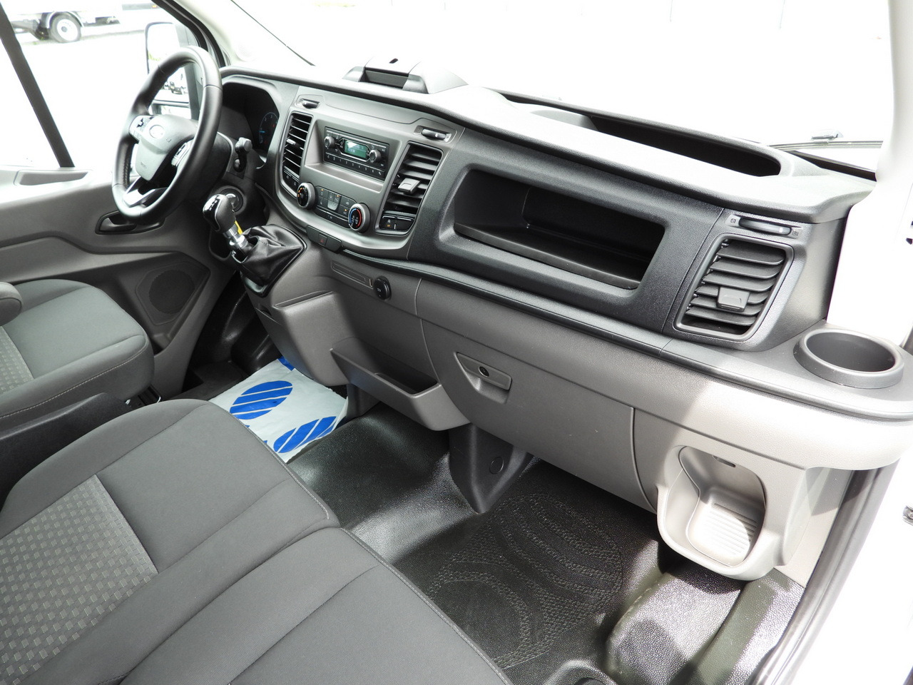 Фургон с закрытым кузовом FORD TRANSIT BOX 8 PALLETS CRUISE CONTROL AIR CONDITIONING 130HP: фото 42 Фургон с закрытым кузовом FORD TRANSIT BOX 8 PALLETS CRUISE CONTROL AIR CONDITIONING 130HP: фото 42