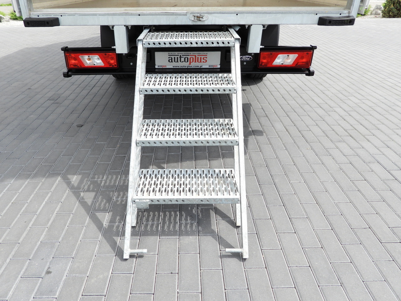 Фургон с закрытым кузовом FORD TRANSIT BOX 8 PALLETS CRUISE CONTROL AIR CONDITIONING 130HP: фото 22 Фургон с закрытым кузовом FORD TRANSIT BOX 8 PALLETS CRUISE CONTROL AIR CONDITIONING 130HP: фото 22