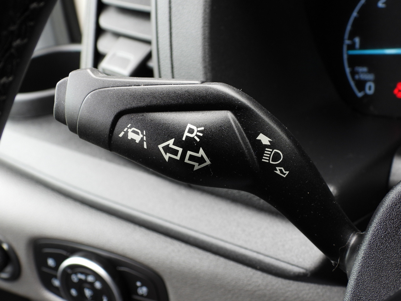 Фургон с закрытым кузовом FORD TRANSIT BOX 8 PALLETS CRUISE CONTROL AIR CONDITIONING 130HP: фото 32 Фургон с закрытым кузовом FORD TRANSIT BOX 8 PALLETS CRUISE CONTROL AIR CONDITIONING 130HP: фото 32