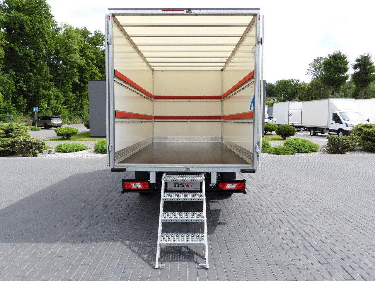 Фургон с закрытым кузовом FORD TRANSIT BOX 8 PALLETS CRUISE CONTROL AIR CONDITIONING 130HP: фото 11 Фургон с закрытым кузовом FORD TRANSIT BOX 8 PALLETS CRUISE CONTROL AIR CONDITIONING 130HP: фото 11