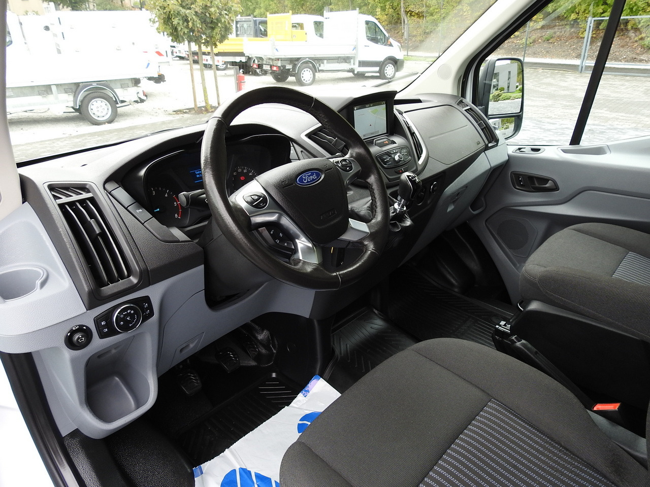 FORD TRANSIT REFRIGERATOR VAN 0*C HEATING FUNCTION POWER SUPPLY 230V CRUISE CONTROL NAVIGATION AIR CONDITIONING LED LIGHTS 130HP - Фургон-рефрижератор: фото 2 FORD TRANSIT REFRIGERATOR VAN 0*C HEATING FUNCTION POWER SUPPLY 230V CRUISE CONTROL NAVIGATION AIR CONDITIONING LED LIGHTS 130HP - Фургон-рефрижератор: фото 2