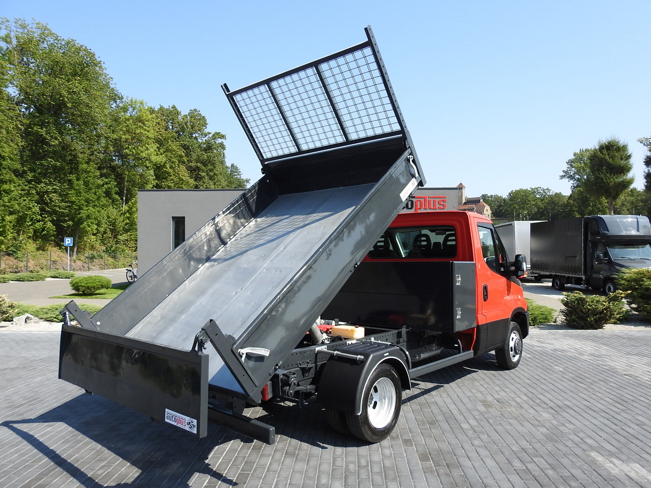 IVECO DAILY 35C13 TIPPER CRUISE CONTROL AIR CONDITIONING TWIN WHEELS 130HP - Малотоннажный самосвал: фото 3 IVECO DAILY 35C13 TIPPER CRUISE CONTROL AIR CONDITIONING TWIN WHEELS 130HP - Малотоннажный самосвал: фото 3