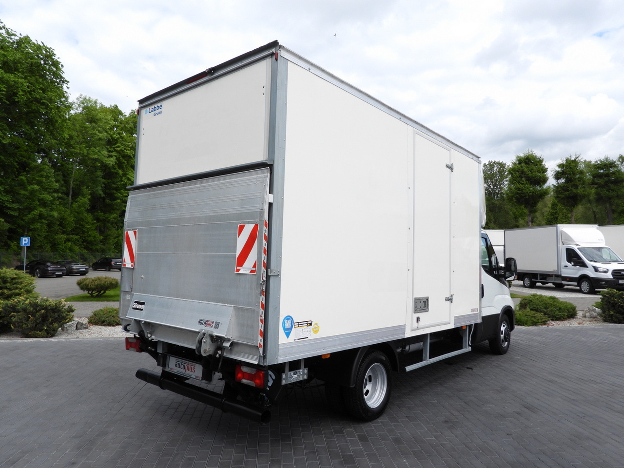 IVECO DAILY 35C16 BOX LIFT 8 PALLETS CRUISE CONTROL TWIN WHEELS AIR CONDITIONING 160HP - Фургон с закрытым кузовом: фото 3 IVECO DAILY 35C16 BOX LIFT 8 PALLETS CRUISE CONTROL TWIN WHEELS AIR CONDITIONING 160HP - Фургон с закрытым кузовом: фото 3