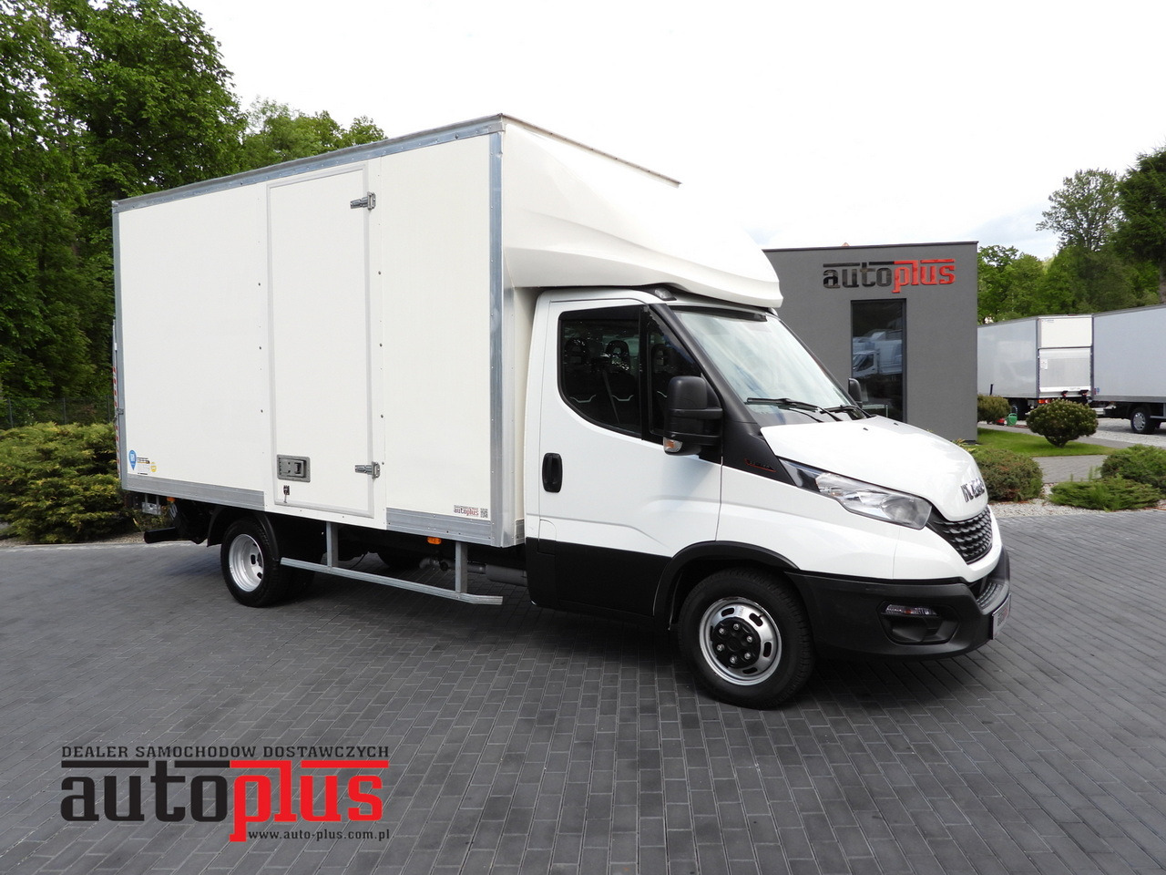 IVECO DAILY 35C16 BOX LIFT 8 PALLETS CRUISE CONTROL TWIN WHEELS AIR CONDITIONING 160HP - Фургон с закрытым кузовом: фото 1 IVECO DAILY 35C16 BOX LIFT 8 PALLETS CRUISE CONTROL TWIN WHEELS AIR CONDITIONING 160HP - Фургон с закрытым кузовом: фото 1