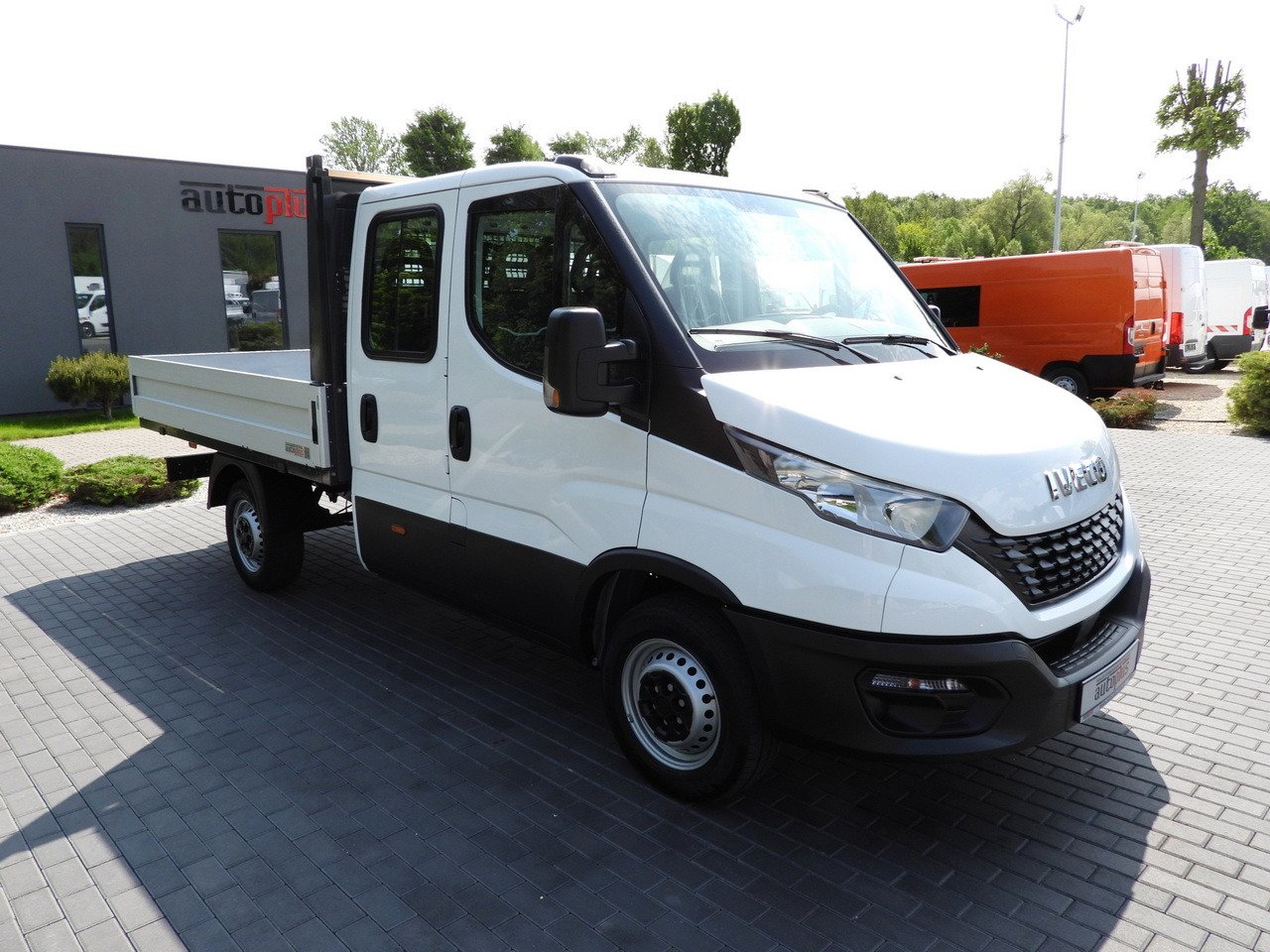 IVECO DAILY 35S12 STAKE BODY DOUBLE CABIN DOKA 7 SEATS AIR CONDITIONING 120HP - Грузопассажирский фургон: фото 4 IVECO DAILY 35S12 STAKE BODY DOUBLE CABIN DOKA 7 SEATS AIR CONDITIONING 120HP - Грузопассажирский фургон: фото 4