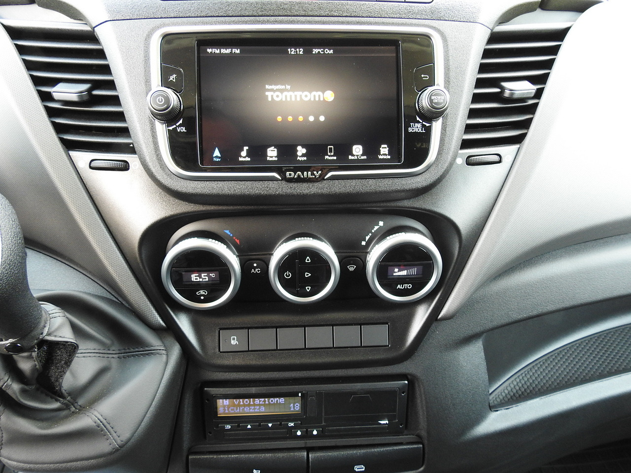 Новый Тентованный фургон IVECO DAILY 35S18 NEW TARPAULIN 8 PALLETS CRUISE CONTROL NAVIGATION LED LIGHTS AUTOMATIC TRANSMISSION HI-MATIC MANUFACTURERS WARRANTY 180HP: фото 42 Новый Тентованный фургон IVECO DAILY 35S18 NEW TARPAULIN 8 PALLETS CRUISE CONTROL NAVIGATION LED LIGHTS AUTOMATIC TRANSMISSION HI-MATIC MANUFACTURERS WARRANTY 180HP: фото 42